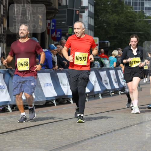 13.09.2026 - 21. swb-Marathon Bremen Strokosch-Dieckow http://msf.ph/oto/10293292 13.09.2026 11:18:17 Ziel 10137, 10713, 11367, 11482, 11808, 11932, 11943, 12023, 12226, 12321, 12373, 10176, 10535, 10651, 10895, 10899 meine-sportfotos.de