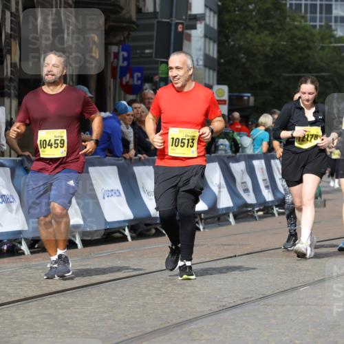 13.09.2026 - 21. swb-Marathon Bremen Strokosch-Dieckow http://msf.ph/oto/10293304 13.09.2026 11:18:17 Ziel 10137, 10713, 11367, 11482, 11808, 11932, 11943, 12023, 12226, 12321, 12373, 10176, 10535, 10651, 10895, 10899 meine-sportfotos.de