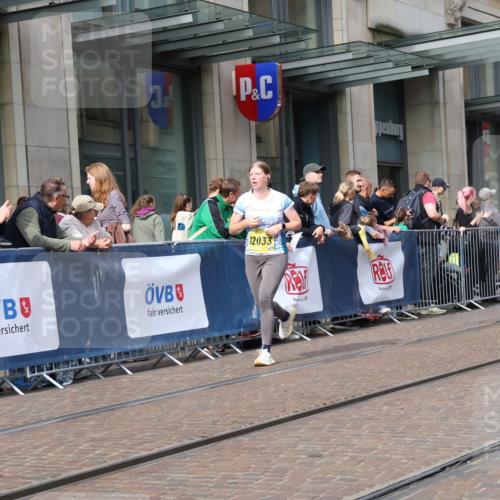 13.09.2026 - 21. swb-Marathon Bremen Strokosch-Dieckow http://msf.ph/oto/10293305 13.09.2026 10:45:46 Ziel 10436, 10447, 10992, 11706, 11925, 11956, 12033, 12069, 12556, 12557, 13529, 13609, 13612, 13640, 10318, 10352, 10464, 10536, 10541, 10583, 10987, 11015, 11063, 11088, 11209, 11232, 11279, 11559, 11749, 11762, 11845, 12033, 12087, 12290, 12355, 12534, 13532, 13595, 13628 meine-sportfotos.de