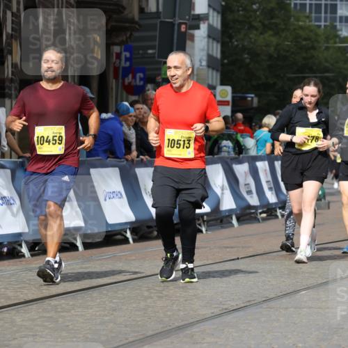13.09.2026 - 21. swb-Marathon Bremen Strokosch-Dieckow http://msf.ph/oto/10293315 13.09.2026 11:18:18 Ziel 10137, 10713, 11367, 11482, 11808, 11829, 11943, 12023, 12321, 12373, 10176, 10194, 10535, 10600, 10651, 10895, 10899 meine-sportfotos.de