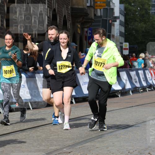 13.09.2026 - 21. swb-Marathon Bremen Strokosch-Dieckow http://msf.ph/oto/10293346 13.09.2026 11:18:21 Ziel 10137, 10713, 11482, 11808, 11829, 11943, 12023, 12321, 12373, 10176, 10194, 10535, 10600, 10895, 10899, 12371, 12561 meine-sportfotos.de