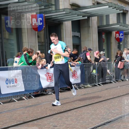 13.09.2026 - 21. swb-Marathon Bremen Strokosch-Dieckow http://msf.ph/oto/10293409 13.09.2026 10:45:48 Ziel 10436, 10447, 10992, 11706, 11925, 11926, 11956, 12556, 12557, 13529, 13609, 13612, 13640, 10352, 10464, 10536, 10541, 10583, 10987, 11015, 11063, 11088, 11209, 11232, 11279, 11559, 11749, 11762, 11845, 12033, 12069, 12087, 12290, 12355, 13532, 13595, 13628 meine-sportfotos.de