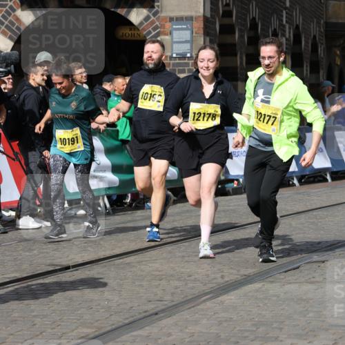 13.09.2026 - 21. swb-Marathon Bremen Strokosch-Dieckow http://msf.ph/oto/10293412 13.09.2026 11:18:23 Ziel 10137, 10459, 10513, 10713, 11482, 11808, 11829, 11943, 12023, 12373, 10176, 10194, 10535, 10600, 10895, 10899, 10997, 12371, 12561 meine-sportfotos.de