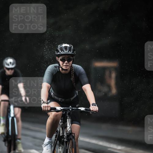 13.09.2026 - Stadtparktriathlon H.Heesch http://msf.ph/oto/10293425 13.09.2026 11:39:33 Radfahren 737, 757, 825, 917 meine-sportfotos.de
