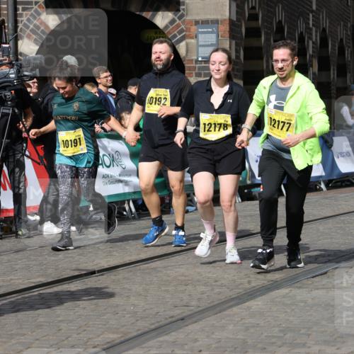 13.09.2026 - 21. swb-Marathon Bremen Strokosch-Dieckow http://msf.ph/oto/10293451 13.09.2026 11:18:23 Ziel 10137, 10459, 10513, 10713, 11482, 11808, 11829, 11943, 12023, 12373, 10176, 10194, 10535, 10600, 10895, 10899, 10997, 12371, 12561 meine-sportfotos.de