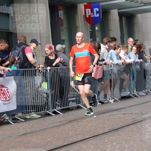 13.09.2026 - 21. swb-Marathon Bremen Strokosch-Dieckow http://msf.ph/oto/10293466 13.09.2026 10:45:49 Ziel 10436, 10447, 10992, 11706, 11925, 11926, 11956, 12556, 12557, 13529, 13609, 13612, 13640, 10352, 10464, 10536, 10541, 10583, 10987, 11015, 11063, 11088, 11209, 11279, 11559, 11749, 11762, 11845, 12033, 12069, 12087, 12290, 12355, 13532, 13595, 13628 meine-sportfotos.de