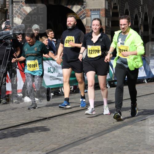 13.09.2026 - 21. swb-Marathon Bremen Strokosch-Dieckow http://msf.ph/oto/10293470 13.09.2026 11:18:23 Ziel 10137, 10459, 10513, 10713, 11482, 11808, 11829, 11943, 12023, 12373, 10176, 10194, 10535, 10600, 10895, 10899, 10997, 12371, 12561 meine-sportfotos.de