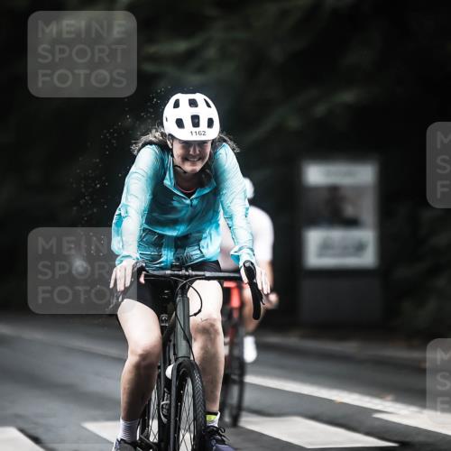 13.09.2026 - Stadtparktriathlon H.Heesch http://msf.ph/oto/10293504 13.09.2026 12:46:56 Radfahren 1162, 1189, 1218 meine-sportfotos.de