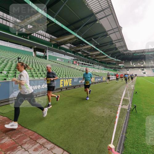 13.09.2026 - 21. swb-Marathon Bremen Michael Burmester http://msf.ph/oto/10293520 13.09.2026 10:32:25 Laufen im Stadion 10067, 10078, 10141, 10146, 10166, 10203, 10222, 10226, 10243, 10246, 10249, 10255, 10256, 10284, 10300, 10322, 10365, 10372, 10374, 10379, 10383, 10394, 10410, 10443, 10471, 10478, 10479, 10486, 10494, 10503, 10517, 10518, 10529, 10540, 10543, 10550, 10555, 10565, 10577, 10579, 10589, 10608, 10610, 10626, 10631, 10646, 10670, 10675, 10684, 10685, 10690, 10703, 10704, 10707, 10708, 10721, 10725, 10728, 10771, 10794, 10798, 11350, 11379 meine-sportfotos.de