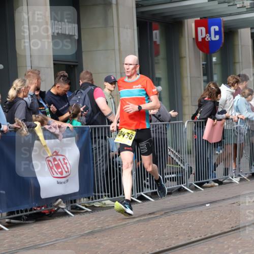 13.09.2026 - 21. swb-Marathon Bremen Strokosch-Dieckow http://msf.ph/oto/10293556 13.09.2026 10:45:49 Ziel 10436, 10447, 10992, 11706, 11925, 11926, 11956, 12556, 12557, 13529, 13609, 13612, 13640, 10352, 10464, 10536, 10541, 10583, 10987, 11015, 11063, 11088, 11209, 11279, 11559, 11749, 11762, 11845, 12033, 12069, 12087, 12290, 12355, 13532, 13595, 13628 meine-sportfotos.de