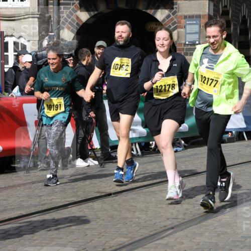 13.09.2026 - 21. swb-Marathon Bremen Strokosch-Dieckow http://msf.ph/oto/10293564 13.09.2026 11:18:23 Ziel 10137, 10459, 10513, 10713, 11482, 11808, 11829, 11943, 12023, 12373, 10176, 10194, 10535, 10600, 10895, 10899, 10997, 12371, 12561 meine-sportfotos.de