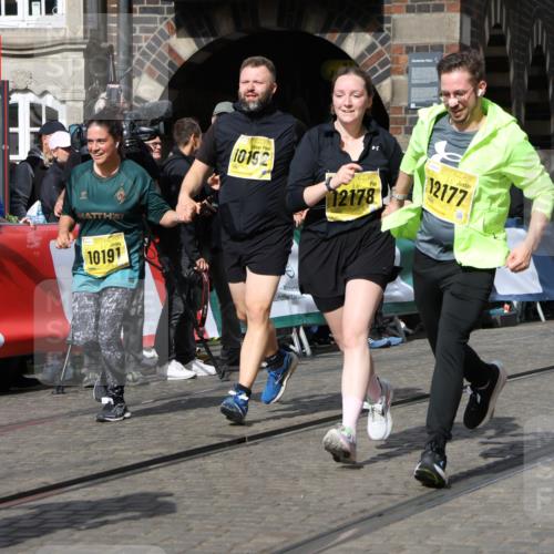 13.09.2026 - 21. swb-Marathon Bremen Strokosch-Dieckow http://msf.ph/oto/10293582 13.09.2026 11:18:23 Ziel 10137, 10459, 10513, 10713, 11482, 11808, 11829, 11943, 12023, 12373, 10176, 10194, 10535, 10600, 10895, 10899, 10997, 12371, 12561 meine-sportfotos.de