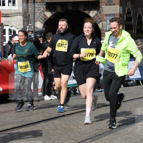 13.09.2026 - 21. swb-Marathon Bremen Strokosch-Dieckow http://msf.ph/oto/10293602 13.09.2026 11:18:23 Ziel 10137, 10459, 10513, 10713, 11482, 11808, 11829, 11943, 12023, 12373, 10176, 10194, 10535, 10600, 10895, 10899, 10997, 12371, 12561 meine-sportfotos.de