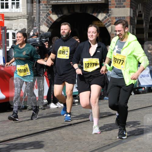 13.09.2026 - 21. swb-Marathon Bremen Strokosch-Dieckow http://msf.ph/oto/10293623 13.09.2026 11:18:23 Ziel 10137, 10459, 10513, 10713, 11482, 11808, 11829, 11943, 12023, 12373, 10176, 10194, 10535, 10600, 10895, 10899, 10997, 12371, 12561 meine-sportfotos.de