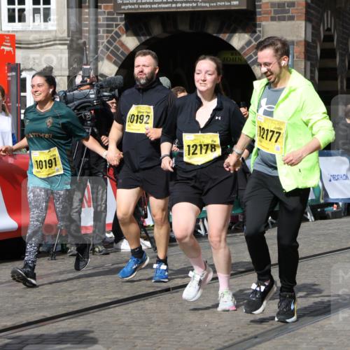 13.09.2026 - 21. swb-Marathon Bremen Strokosch-Dieckow http://msf.ph/oto/10293639 13.09.2026 11:18:23 Ziel 10137, 10459, 10513, 10713, 11482, 11808, 11829, 11943, 12023, 12373, 10176, 10194, 10535, 10600, 10895, 10899, 10997, 12371, 12561 meine-sportfotos.de