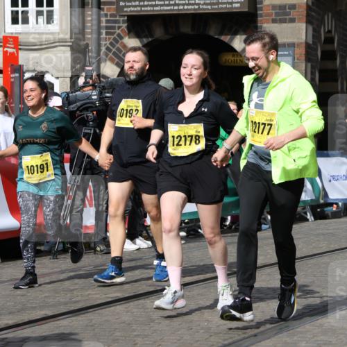 13.09.2026 - 21. swb-Marathon Bremen Strokosch-Dieckow http://msf.ph/oto/10293655 13.09.2026 11:18:24 Ziel 10191, 10459, 10513, 10713, 11482, 11808, 11829, 11943, 12023, 12177, 12178, 12373, 10176, 10194, 10535, 10600, 10895, 10899, 10997, 12371, 12561 meine-sportfotos.de