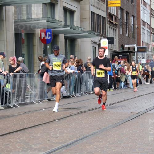 13.09.2026 - 21. swb-Marathon Bremen Strokosch-Dieckow http://msf.ph/oto/10293659 13.09.2026 10:45:50 Ziel 10436, 10447, 10992, 11706, 11925, 11926, 11956, 12556, 12557, 13529, 13609, 13612, 13640, 10352, 10436, 10464, 10536, 10541, 10583, 10987, 11015, 11063, 11088, 11209, 11279, 11559, 11749, 11762, 11845, 12033, 12069, 12087, 12290, 12355, 13532, 13595, 13628 meine-sportfotos.de