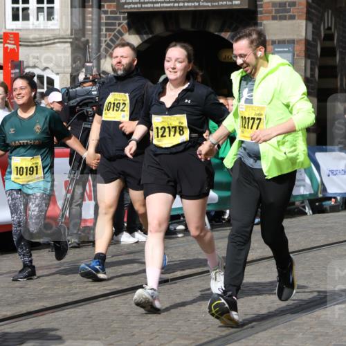 13.09.2026 - 21. swb-Marathon Bremen Strokosch-Dieckow http://msf.ph/oto/10293673 13.09.2026 11:18:24 Ziel 10191, 10459, 10513, 10713, 11482, 11808, 11829, 11943, 12023, 12177, 12178, 12373, 10176, 10194, 10535, 10600, 10895, 10899, 10997, 12371, 12561 meine-sportfotos.de