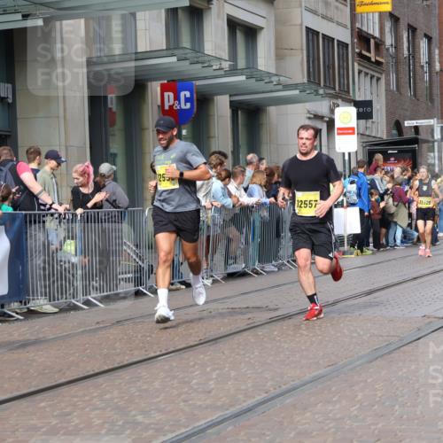13.09.2026 - 21. swb-Marathon Bremen Strokosch-Dieckow http://msf.ph/oto/10293693 13.09.2026 10:45:50 Ziel 10436, 10447, 10992, 11706, 11925, 11926, 11956, 12556, 12557, 13529, 13609, 13612, 13640, 10352, 10436, 10464, 10536, 10541, 10583, 10987, 11015, 11063, 11088, 11209, 11279, 11559, 11749, 11762, 11845, 12033, 12069, 12087, 12290, 12355, 13532, 13595, 13628 meine-sportfotos.de