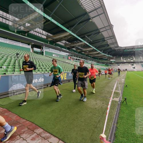 13.09.2026 - 21. swb-Marathon Bremen Michael Burmester http://msf.ph/oto/10293701 13.09.2026 10:32:56 Laufen im Stadion 10018, 10067, 10078, 10166, 10184, 10203, 10211, 10226, 10236, 10243, 10246, 10249, 10255, 10256, 10297, 10300, 10322, 10365, 10372, 10374, 10379, 10383, 10394, 10408, 10410, 10423, 10428, 10443, 10486, 10494, 10503, 10517, 10518, 10529, 10530, 10540, 10543, 10550, 10555, 10565, 10578, 10608, 10610, 10631, 10646, 10670, 10673, 10675, 10687, 10690, 10703, 10704, 10707, 10721, 10725, 10728, 10745, 10749, 10750, 10771, 10788, 10794, 10798 meine-sportfotos.de