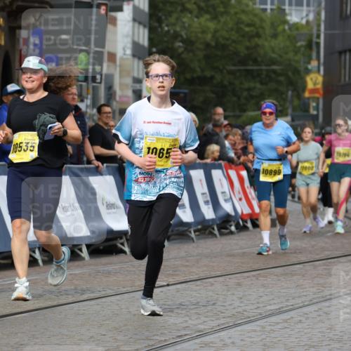 13.09.2026 - 21. swb-Marathon Bremen Strokosch-Dieckow http://msf.ph/oto/10293762 13.09.2026 11:18:29 Ziel 10191, 10192, 10459, 10513, 10713, 11482, 11808, 11829, 11943, 12177, 12178, 10194, 10600, 10899, 10997, 12371, 12422, 12561 meine-sportfotos.de