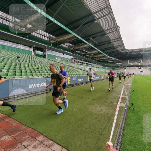13.09.2026 - 21. swb-Marathon Bremen Michael Burmester http://msf.ph/oto/10293774 13.09.2026 10:33:21 Laufen im Stadion 10018, 10067, 10078, 10166, 10177, 10184, 10203, 10211, 10226, 10236, 10240, 10243, 10246, 10249, 10256, 10297, 10300, 10322, 10355, 10365, 10372, 10374, 10379, 10383, 10394, 10408, 10410, 10415, 10423, 10428, 10443, 10486, 10494, 10517, 10518, 10530, 10540, 10550, 10565, 10578, 10604, 10646, 10668, 10670, 10673, 10675, 10687, 10690, 10691, 10699, 10703, 10707, 10721, 10728, 10745, 10749, 10750, 10771, 10772, 10787, 10788, 10794, 10798, 10857 meine-sportfotos.de