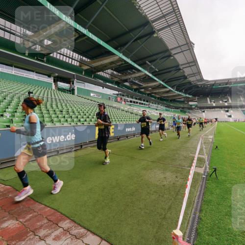 13.09.2026 - 21. swb-Marathon Bremen Michael Burmester http://msf.ph/oto/10293808 13.09.2026 10:33:30 Laufen im Stadion 10018, 10067, 10078, 10166, 10177, 10184, 10203, 10211, 10226, 10236, 10240, 10243, 10246, 10249, 10254, 10256, 10297, 10300, 10322, 10355, 10365, 10372, 10374, 10379, 10383, 10394, 10408, 10410, 10415, 10423, 10428, 10460, 10486, 10494, 10517, 10518, 10530, 10550, 10565, 10578, 10604, 10646, 10668, 10670, 10673, 10675, 10687, 10690, 10691, 10699, 10700, 10707, 10721, 10728, 10745, 10749, 10750, 10771, 10772, 10787, 10788, 10794, 10798, 10857, 11126 meine-sportfotos.de