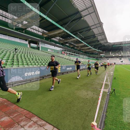 13.09.2026 - 21. swb-Marathon Bremen Michael Burmester http://msf.ph/oto/10293817 13.09.2026 10:33:31 Laufen im Stadion 10018, 10067, 10078, 10166, 10177, 10184, 10203, 10211, 10226, 10236, 10240, 10243, 10246, 10249, 10254, 10256, 10297, 10300, 10322, 10355, 10365, 10372, 10374, 10379, 10383, 10394, 10408, 10410, 10415, 10423, 10428, 10460, 10486, 10494, 10517, 10518, 10530, 10550, 10565, 10578, 10604, 10668, 10670, 10673, 10675, 10687, 10690, 10691, 10699, 10700, 10707, 10721, 10728, 10745, 10749, 10750, 10771, 10772, 10787, 10788, 10794, 10798, 10857, 11126 meine-sportfotos.de