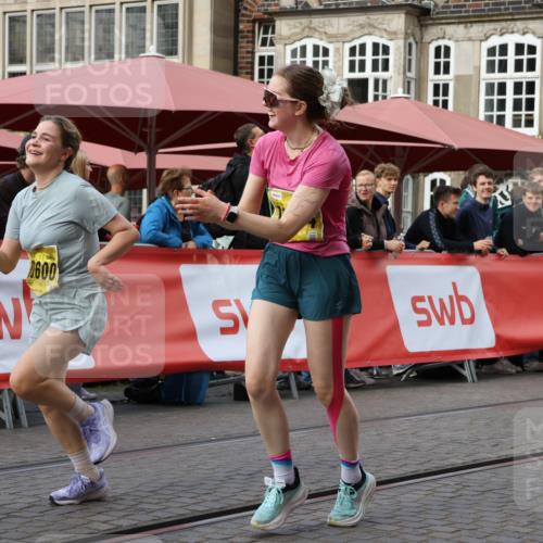 13.09.2026 - 21. swb-Marathon Bremen Strokosch-Dieckow http://msf.ph/oto/10293839 13.09.2026 11:18:45 Ziel 10176, 10192, 10194, 10535, 10600, 10651, 10895, 10899, 10005, 10202, 10344, 10524, 10568, 11629, 11794, 12090 meine-sportfotos.de