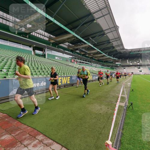 13.09.2026 - 21. swb-Marathon Bremen Michael Burmester http://msf.ph/oto/10293855 13.09.2026 10:33:36 Laufen im Stadion 10018, 10067, 10078, 10166, 10177, 10184, 10203, 10211, 10226, 10236, 10240, 10243, 10249, 10254, 10256, 10297, 10300, 10322, 10355, 10365, 10372, 10374, 10379, 10383, 10394, 10408, 10410, 10415, 10423, 10428, 10460, 10486, 10494, 10517, 10518, 10530, 10550, 10565, 10578, 10604, 10668, 10670, 10673, 10675, 10687, 10690, 10691, 10699, 10700, 10707, 10721, 10728, 10745, 10749, 10750, 10771, 10772, 10787, 10788, 10794, 10798, 10828, 10857, 10914, 11126 meine-sportfotos.de