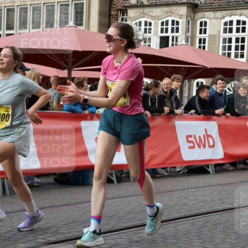 13.09.2026 - 21. swb-Marathon Bremen Strokosch-Dieckow http://msf.ph/oto/10293857 13.09.2026 11:18:45 Ziel 10176, 10192, 10194, 10535, 10600, 10651, 10895, 10899, 10005, 10202, 10344, 10524, 10568, 11629, 11794, 12090 meine-sportfotos.de