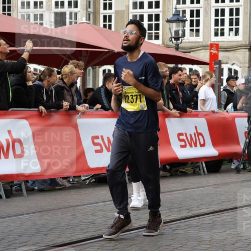 13.09.2026 - 21. swb-Marathon Bremen Strokosch-Dieckow http://msf.ph/oto/10293898 13.09.2026 11:18:47 Ziel 10176, 10194, 10535, 10600, 10651, 10895, 10899, 12371, 12561, 10005, 10202, 10344, 10524, 11629, 11794, 12090 meine-sportfotos.de