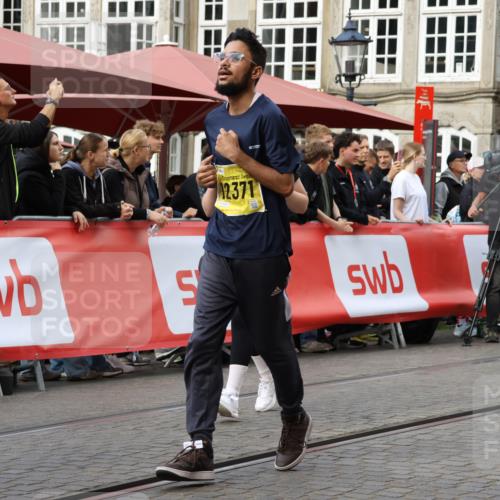 13.09.2026 - 21. swb-Marathon Bremen Strokosch-Dieckow http://msf.ph/oto/10293903 13.09.2026 11:18:47 Ziel 10176, 10194, 10535, 10600, 10651, 10895, 10899, 12371, 12561, 10005, 10202, 10344, 10524, 11629, 11794, 12090 meine-sportfotos.de