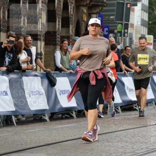 13.09.2026 - 21. swb-Marathon Bremen Strokosch-Dieckow http://msf.ph/oto/10293966 13.09.2026 11:18:56 Ziel 10176, 10194, 10264, 10535, 10600, 10895, 10899, 10997, 11443, 12371, 12422, 12561 meine-sportfotos.de