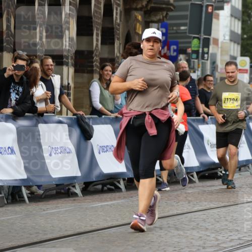13.09.2026 - 21. swb-Marathon Bremen Strokosch-Dieckow http://msf.ph/oto/10293970 13.09.2026 11:18:56 Ziel 10176, 10194, 10264, 10535, 10600, 10895, 10899, 10997, 11443, 12371, 12422, 12561 meine-sportfotos.de