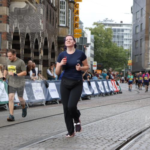 13.09.2026 - 21. swb-Marathon Bremen Strokosch-Dieckow http://msf.ph/oto/10293981 13.09.2026 11:19:02 Ziel 10005, 10194, 10264, 10344, 10568, 10600, 10899, 10997, 11443, 12371, 12422, 12561, 12462 meine-sportfotos.de