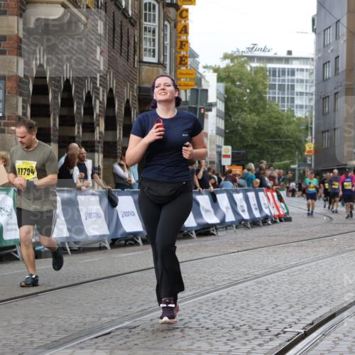13.09.2026 - 21. swb-Marathon Bremen Strokosch-Dieckow http://msf.ph/oto/10293987 13.09.2026 11:19:02 Ziel 10005, 10194, 10264, 10344, 10568, 10600, 10899, 10997, 11443, 12371, 12422, 12561, 12462 meine-sportfotos.de