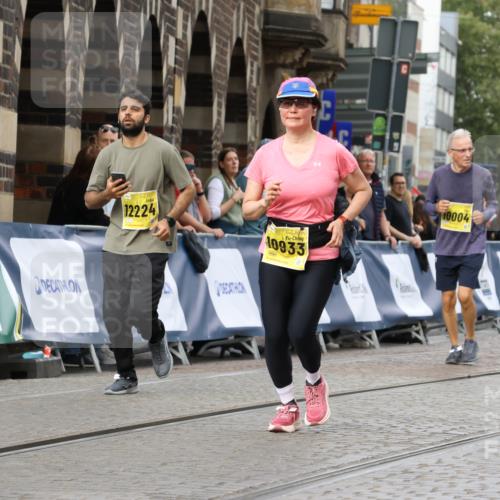 13.09.2026 - 21. swb-Marathon Bremen Strokosch-Dieckow http://msf.ph/oto/10294119 13.09.2026 11:19:26 Ziel 10202, 10524, 12462, 10004, 11457 meine-sportfotos.de
