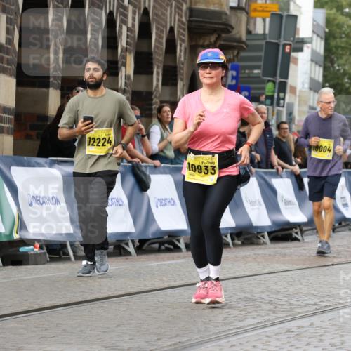 13.09.2026 - 21. swb-Marathon Bremen Strokosch-Dieckow http://msf.ph/oto/10294125 13.09.2026 11:19:26 Ziel 10202, 10524, 12462, 10004, 11457 meine-sportfotos.de