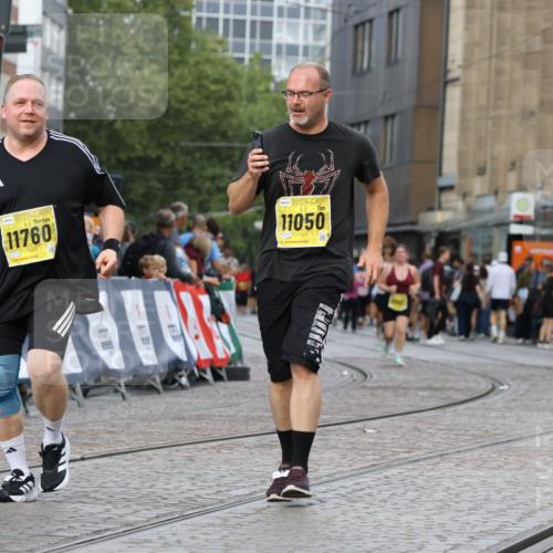 13.09.2026 - 21. swb-Marathon Bremen Strokosch-Dieckow http://msf.ph/oto/10294156 13.09.2026 11:19:29 Ziel 10629, 12462, 11457 meine-sportfotos.de