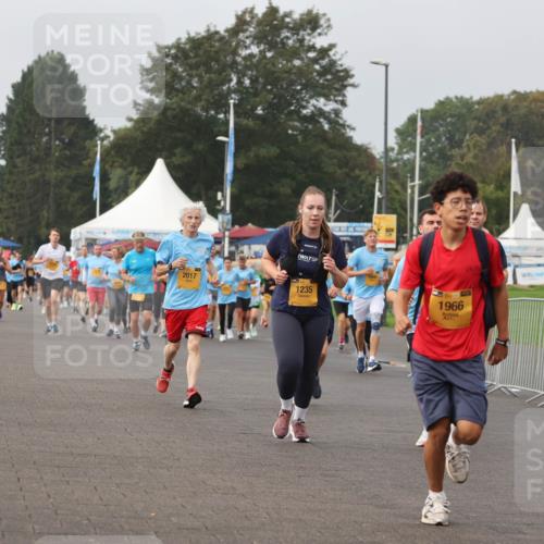 13.09.2026 - Kiel Lauf Andreas Tolksdorf http://msf.ph/oto/10294291 13.09.2026 09:26:33 Kiellinie 36, 2017, 1235, 1966, 1579 meine-sportfotos.de