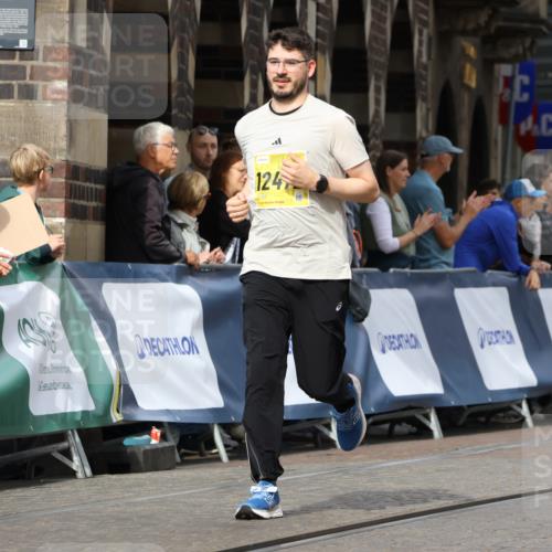 13.09.2026 - 21. swb-Marathon Bremen Strokosch-Dieckow http://msf.ph/oto/10294300 13.09.2026 11:20:02 Ziel 10882, 11457, 11244, 11333, 11337 meine-sportfotos.de