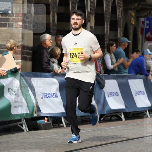 13.09.2026 - 21. swb-Marathon Bremen Strokosch-Dieckow http://msf.ph/oto/10294306 13.09.2026 11:20:02 Ziel 10882, 11457, 11244, 11333, 11337 meine-sportfotos.de