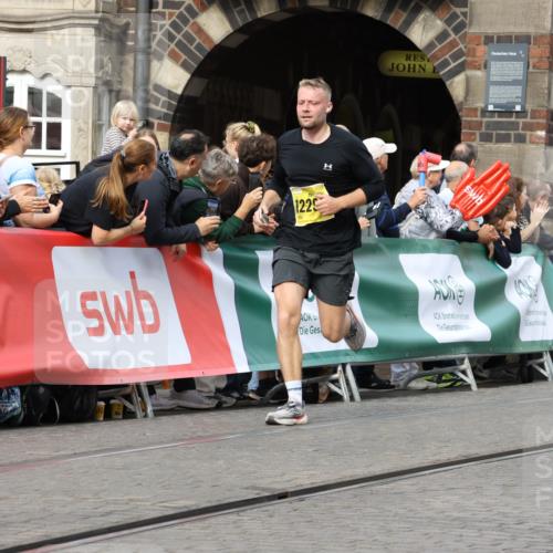 13.09.2026 - 21. swb-Marathon Bremen Strokosch-Dieckow http://msf.ph/oto/10294368 13.09.2026 10:47:25 Ziel 10289, 10744, 11060, 11199, 11212, 11344, 11608, 11650, 11651, 11783, 11814, 12415, 12470, 13589, 13613, 10210, 10223, 10270, 10594, 10807, 10860, 10873, 11130, 11469, 11646, 11809, 12077, 12296, 12318, 12547, 13521 meine-sportfotos.de