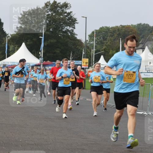 13.09.2026 - Kiel Lauf Andreas Tolksdorf http://msf.ph/oto/10294406 13.09.2026 09:26:50 Kiellinie 1033, 6577, 9832, 1777, 2676 meine-sportfotos.de