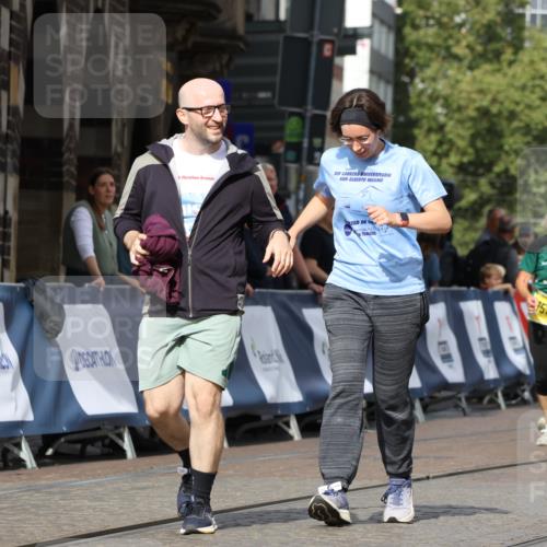 13.09.2026 - 21. swb-Marathon Bremen Strokosch-Dieckow http://msf.ph/oto/10294494 13.09.2026 11:20:37 Ziel 11244, 11296, 11333, 11337, 12285, 12374, 11529, 11530, 11675, 12153, 12316, 12317 meine-sportfotos.de