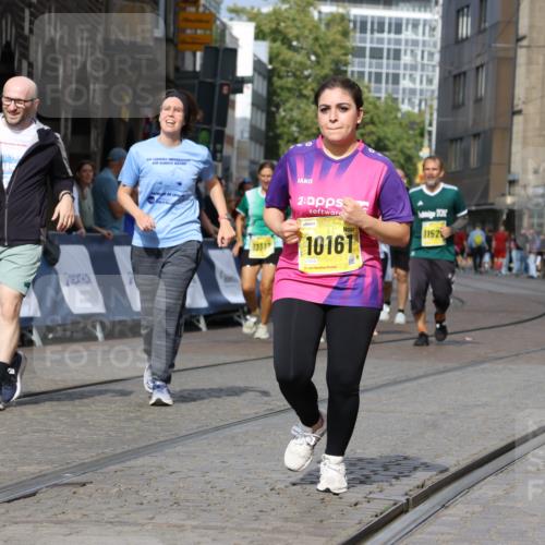 13.09.2026 - 21. swb-Marathon Bremen Strokosch-Dieckow http://msf.ph/oto/10294511 13.09.2026 11:20:38 Ziel 11244, 11296, 11333, 11337, 12285, 12374, 11675, 12153 meine-sportfotos.de