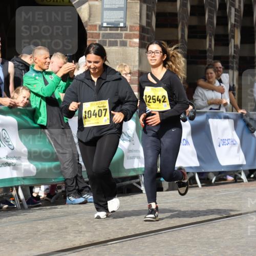 13.09.2026 - 21. swb-Marathon Bremen Strokosch-Dieckow http://msf.ph/oto/10294667 13.09.2026 11:21:04 Ziel 11529, 11530, 11541, 11675, 11980, 12153, 12316, 12317 meine-sportfotos.de