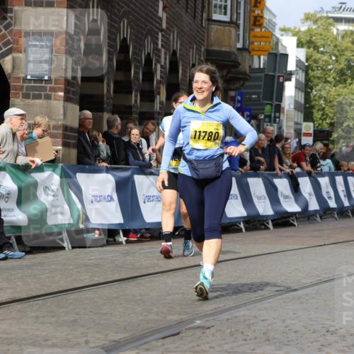 13.09.2026 - 21. swb-Marathon Bremen Strokosch-Dieckow http://msf.ph/oto/10294763 13.09.2026 11:21:28 Ziel 11104, 11821 meine-sportfotos.de