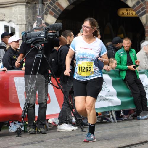 13.09.2026 - 21. swb-Marathon Bremen Strokosch-Dieckow http://msf.ph/oto/10294803 13.09.2026 11:21:31 Ziel 11780, 11104 meine-sportfotos.de